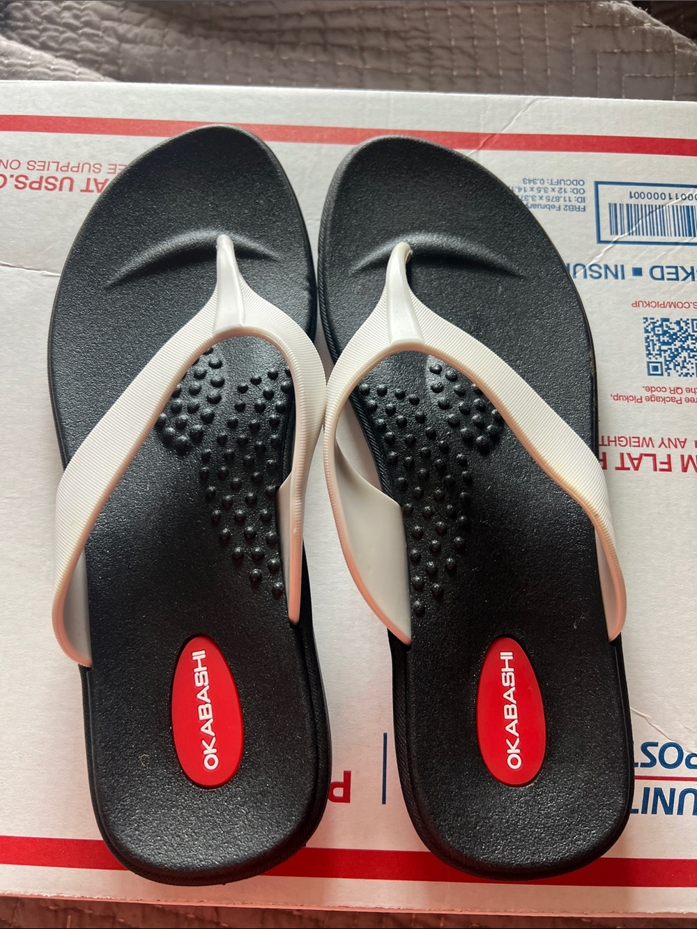 Okabashi Sandals Flip Flop Black & White Size ML (8-9) Made in USA.